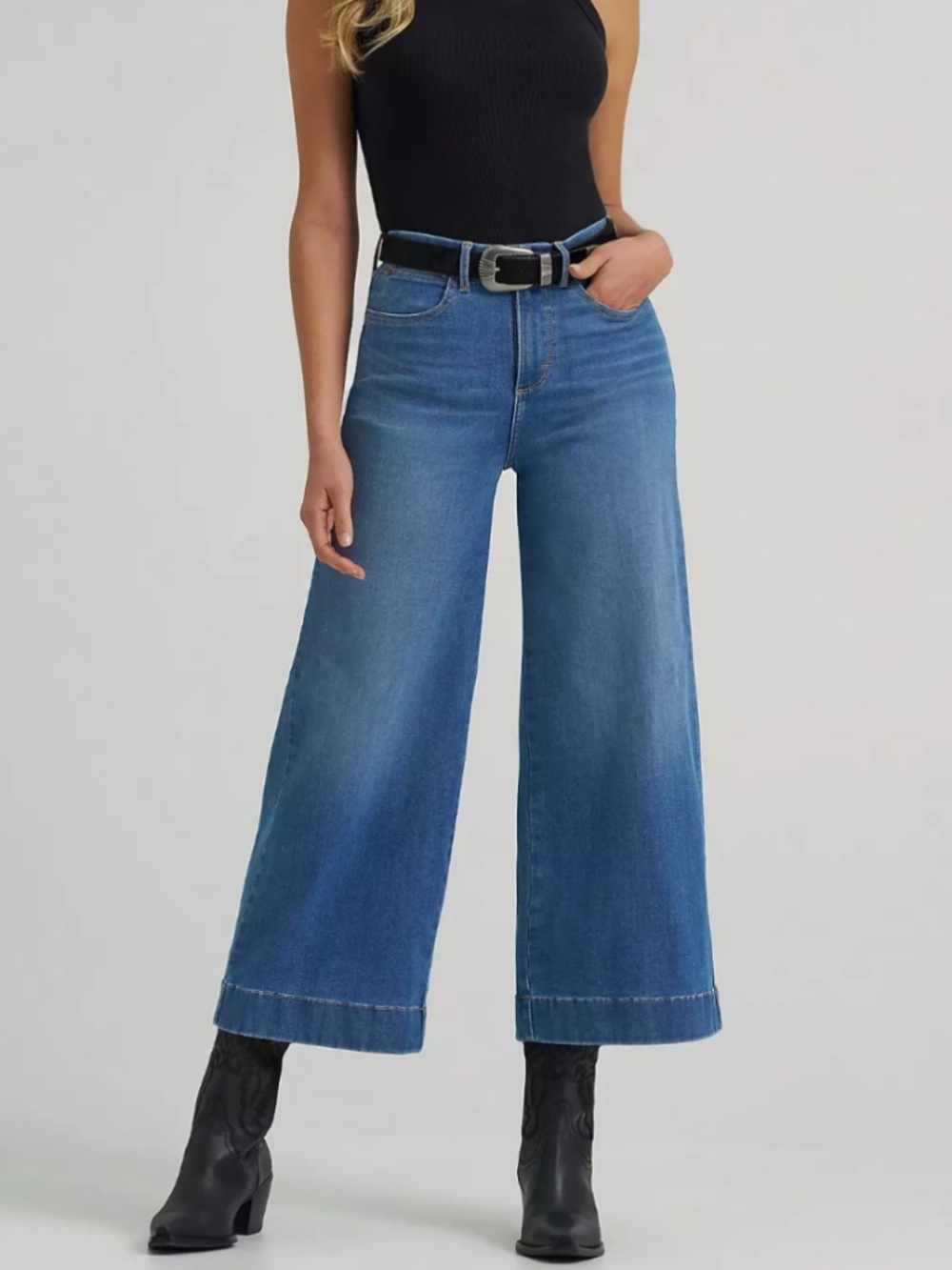 Excellent Condition WOMEN'S WRANGLER WIDE LEG CROP JEAN Size 27 x 24